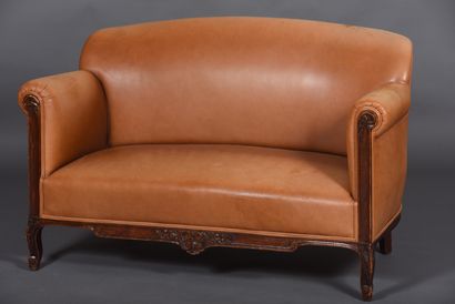 Living room comprising a pair of club armchairs...