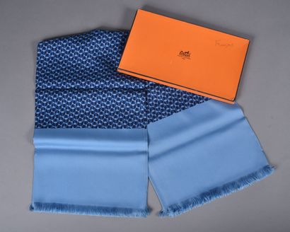 HERMES. Men's scarf, rectangle in blue silk...