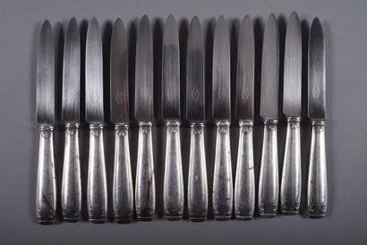 BOULENGER. A silver-plated household set,...