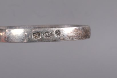 Set of two silver tongs including : 
- Silver...