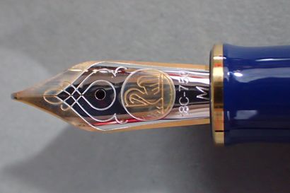 PELIKAN. Fountain pen in gold-plated resin...
