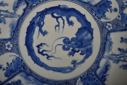 Japan, Meiji period
Large blue-white porcelain...