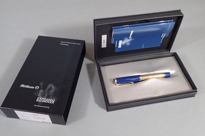 PELIKAN. Fountain pen in gold-plated resin...
