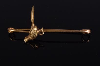 18K yellow gold hunting pin decorated with...