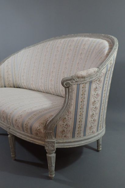 Grey reupholstered wood canapé corbeille...
