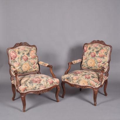 Suite of two large armchairs forming a pair...