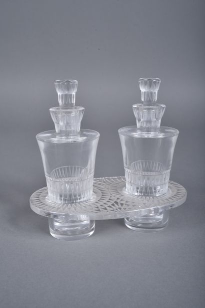 LALIQUE France. Huilier-vinaigrier in blown-molded...
