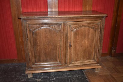 Moulded oak hunting sideboard opening on...