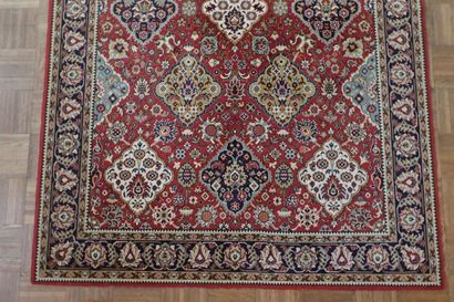Large mechanical wool rug with floral motifs...