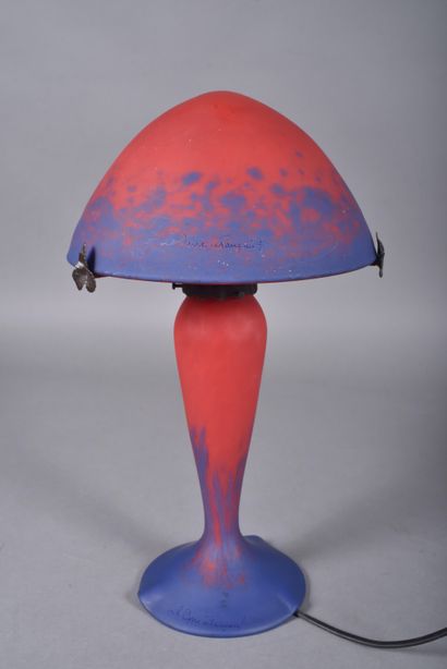 Le Verre Français. Mushroom lamp in red and...