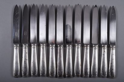 BOULENGER. A silver-plated household set,...