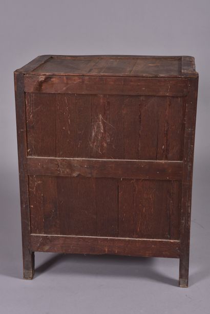 A lady's chest of drawers in veneered marquetry...