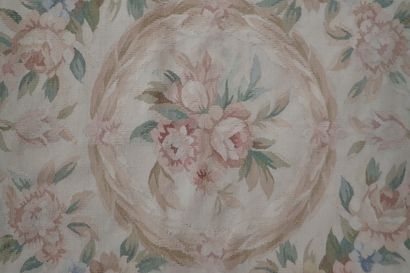 AUBUSSON. Important wool carpet on cotton...