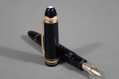 MONTBLANC. Set of two Meisterstuck fountain...