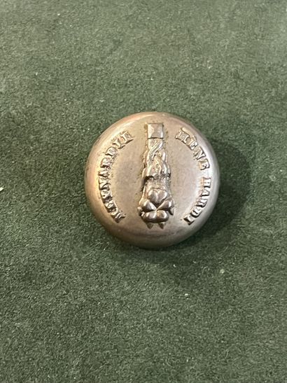 SAIN. Bouton de gilet de l’équipage Meynardie...
