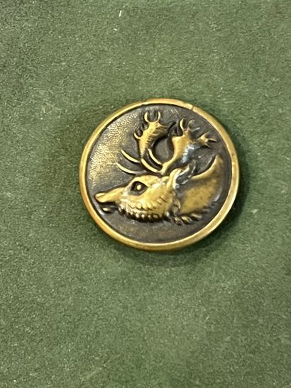 BOURG. Bouton de tenue de l’équipage de Montjeu...