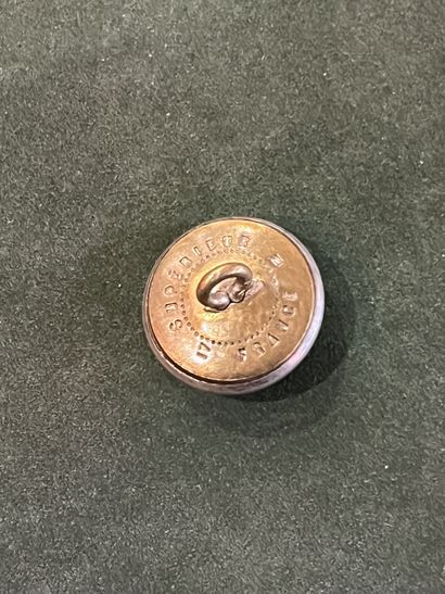 AUV. Bouton de gilet de l’équipage Lagrange...