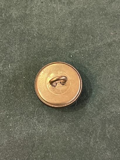 POI. Bouton de tenue de l’équipage Pique...