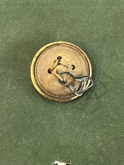 FC. Bouton de tenue de l’équipage Marenches...
