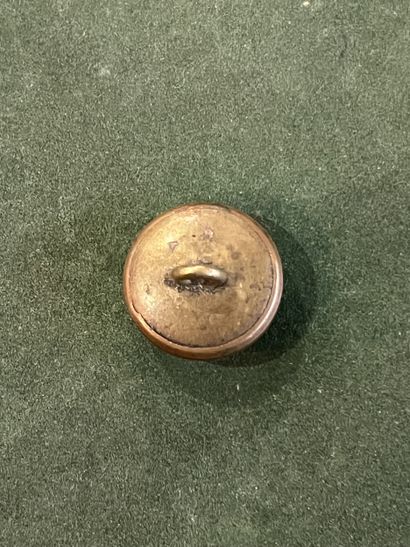 NOR. Bouton de gilet de l’équipage laveissière...