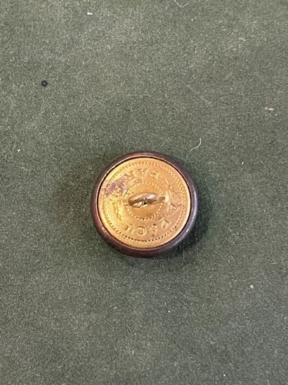NOR. Bouton de gilet de l’équipage de Brionne...