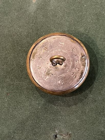 NOR. Bouton de tenue de l’équipage de la...