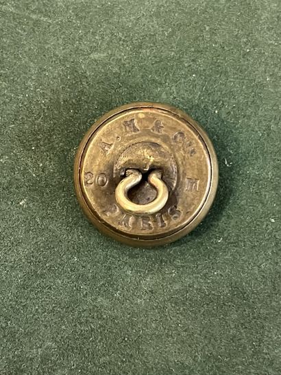 SO. Bouton de gilet de l’équipage Guidenson...