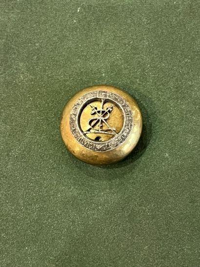 BER. Bouton de gilet de l’équipage Grosbit...