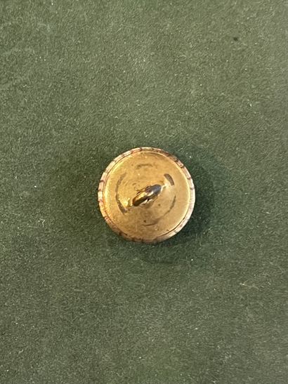 NOR. Bouton de gilet de dame de l’équipage...