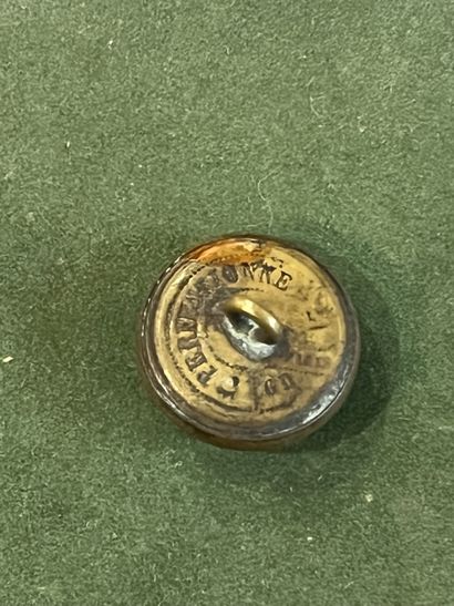 BOURG. Bouton de gilet du Marquis de Mac...