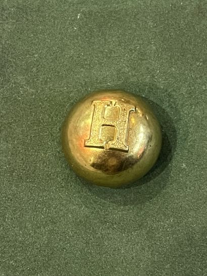 SAIN. Bouton de gilet du vautrait Piqu’Horric...