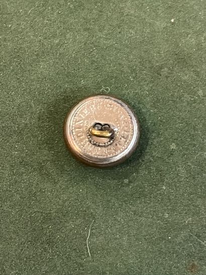 NOR. Bouton de gilet de l’équipage Luchet...