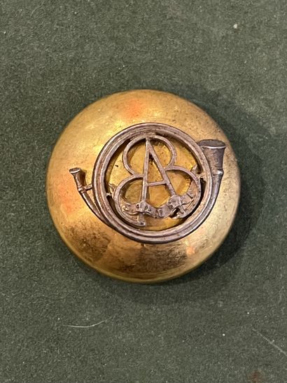 ORL. Bouton de tenue du vautrait Begé (1862-1875)Comte...