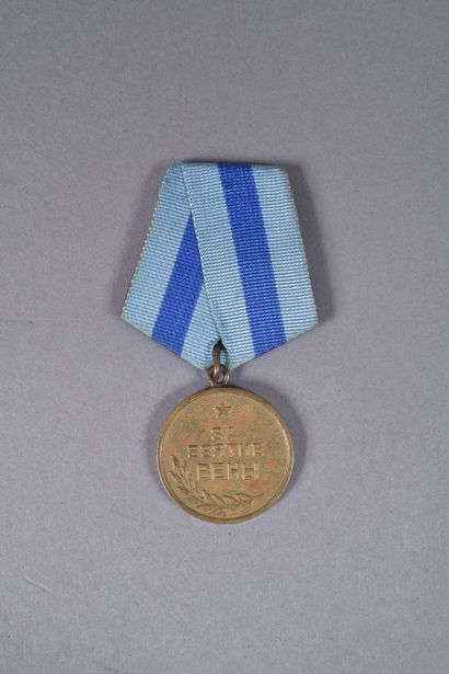 USSR. Medal for the taking of Vienna in gilt...