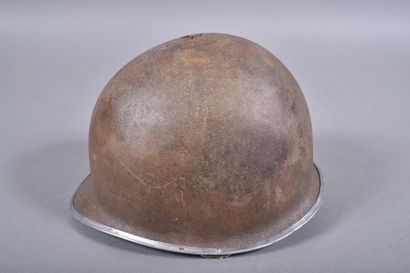 US- Casque M1. Coque en acier peinte avec...