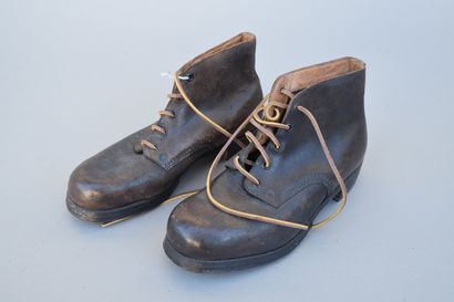 All- Paire de brodequins en cuir doublé de...