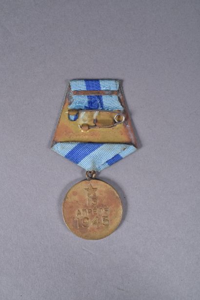 USSR. Medal for the taking of Vienna in gilt...