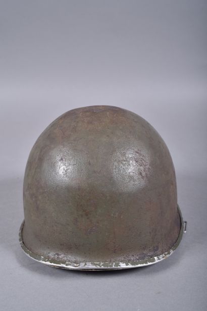 US-Casque M1. Coque en acier peint vert olive,...