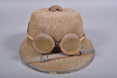Casque tropical Allemand m/40 de l'armée...