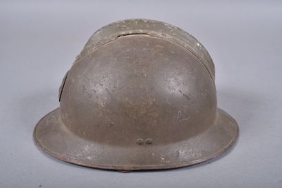 Casque Adrian m/26 avec attribut de l'artillerie...