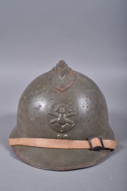 Casque Adrian m26 avec attribut de l'artillerie...
