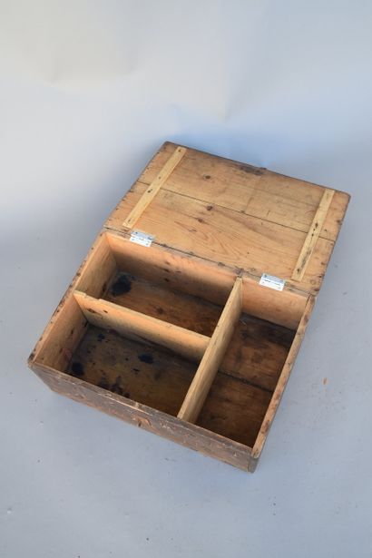 FR- Caisse en bois gravé de l’artilleur Raymond...
