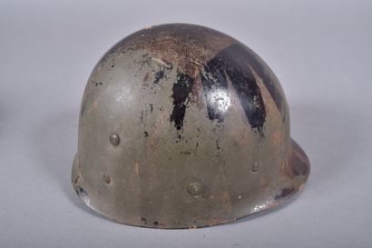 US-Casque M1. Coque en acier peinte vert...