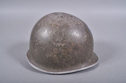 US-Casque M1. Coque en acier peinte vert...