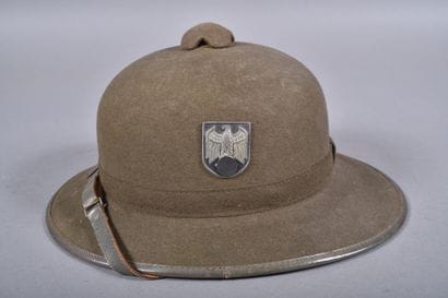 Casque tropical Allemand m/40 de l'armée...