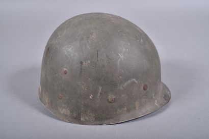 US- Casque M1. Coque en acier repeinte vert...