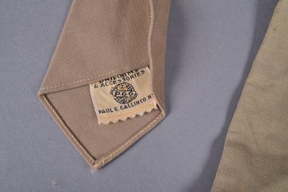 US- Deux bonnets de police. Un en laine taille...
