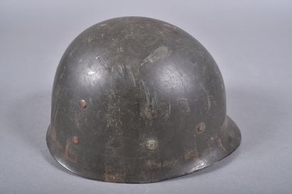 US- Casque M1. Coque en acier peinte avec...