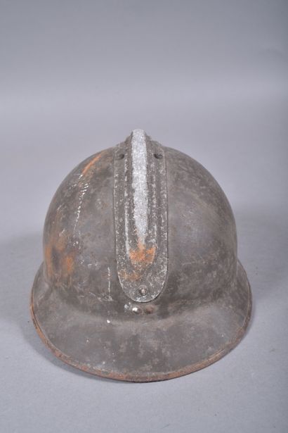 Casque Adrian m/26 avec attribut de chasseur...