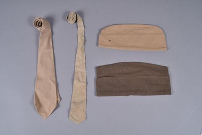 US- Deux bonnets de police. Un en laine taille...